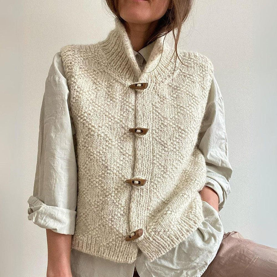 Women's chunky-knit cardigan with toggle buttons