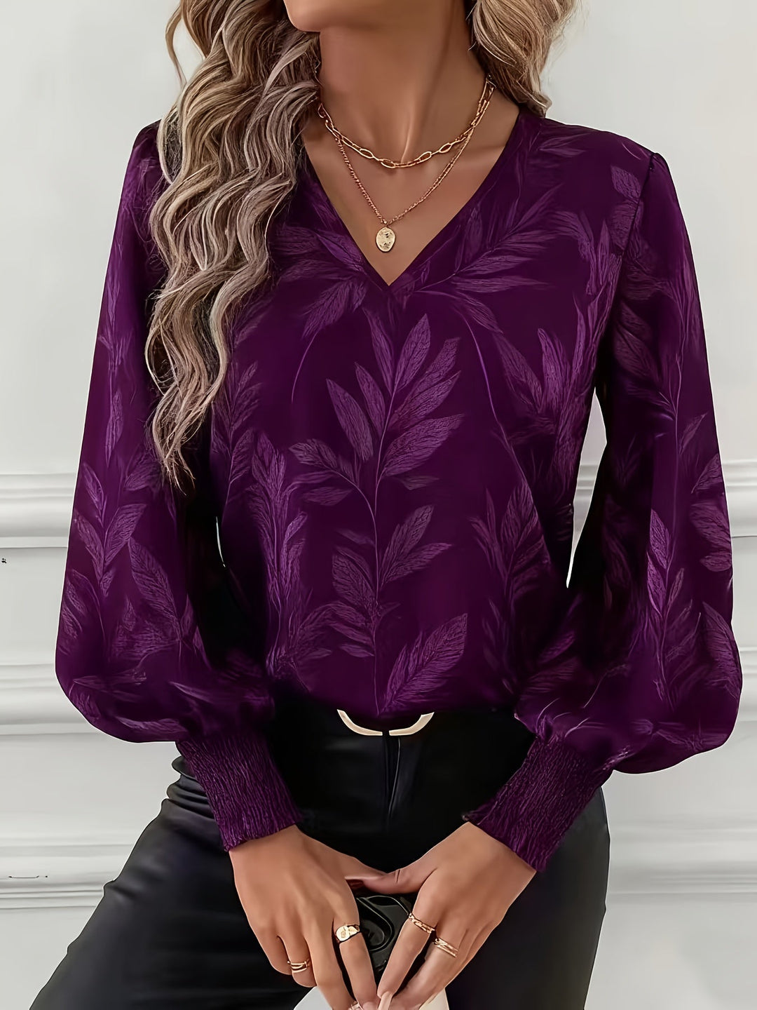 Blusa de mulher com decote em V e mangas balão