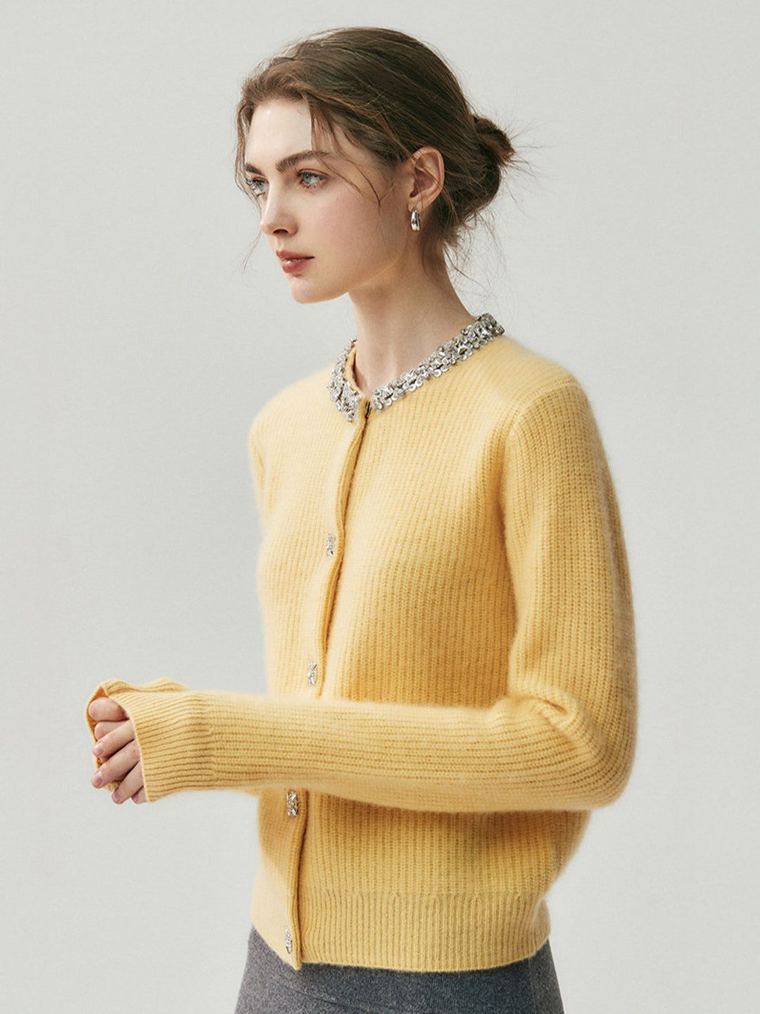 Cardigan elegante da donna abbottonato sul davanti