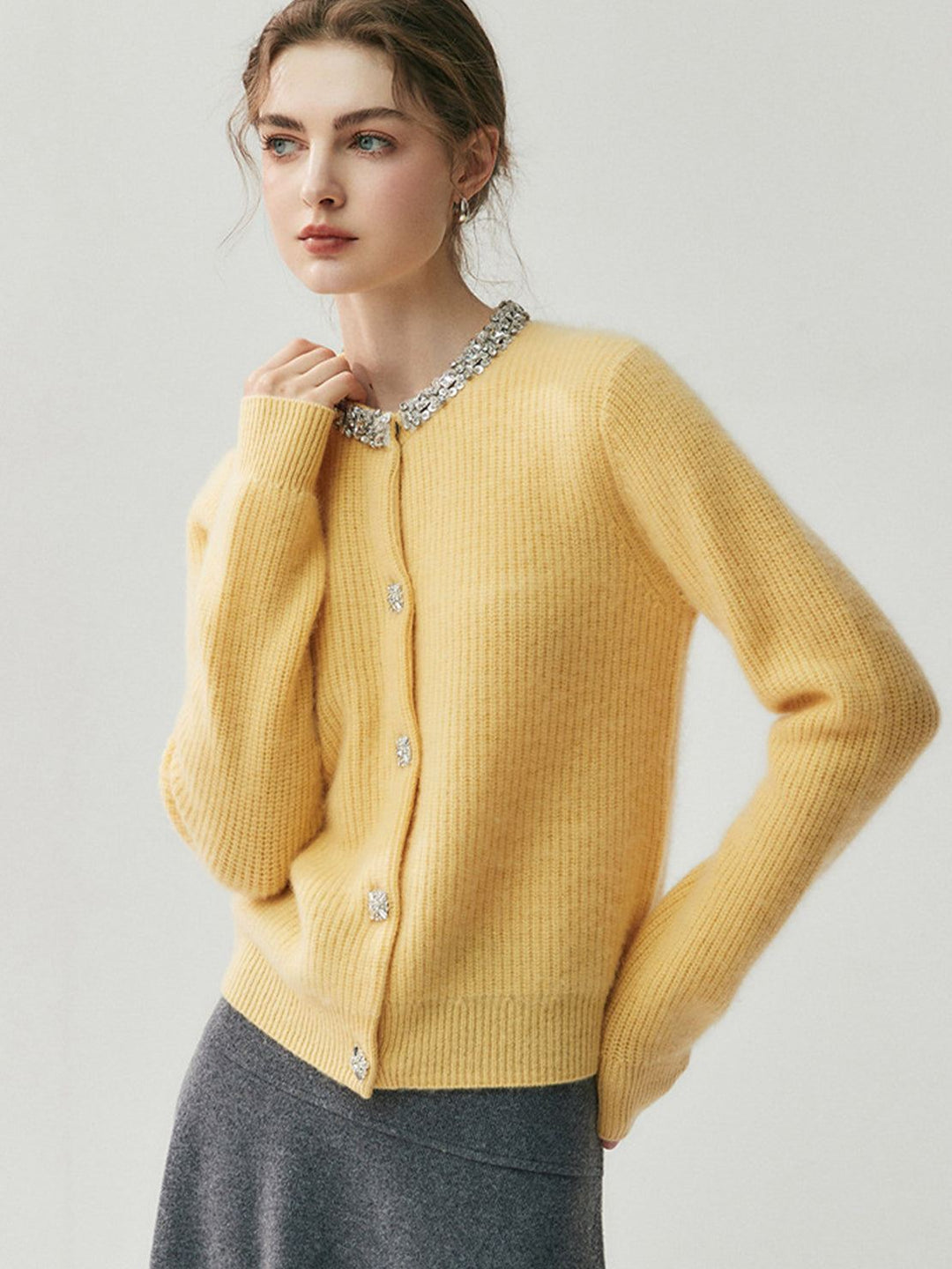 Cardigan elegante da donna abbottonato sul davanti
