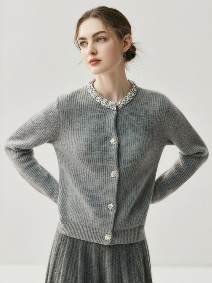 Cardigan elegante da donna abbottonato sul davanti