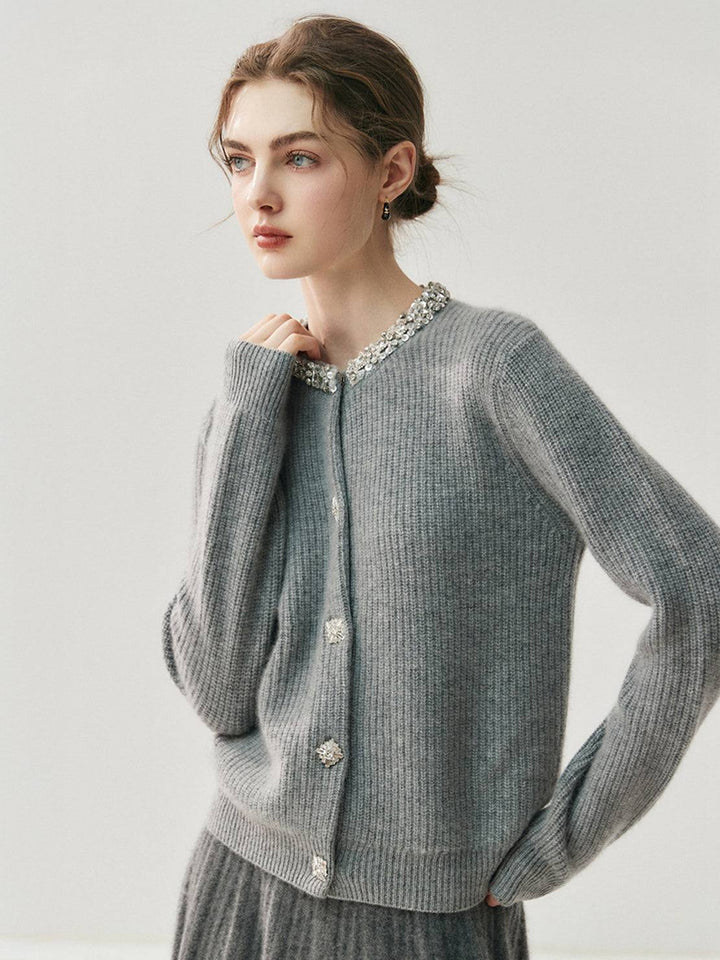 Cardigan elegante da donna abbottonato sul davanti