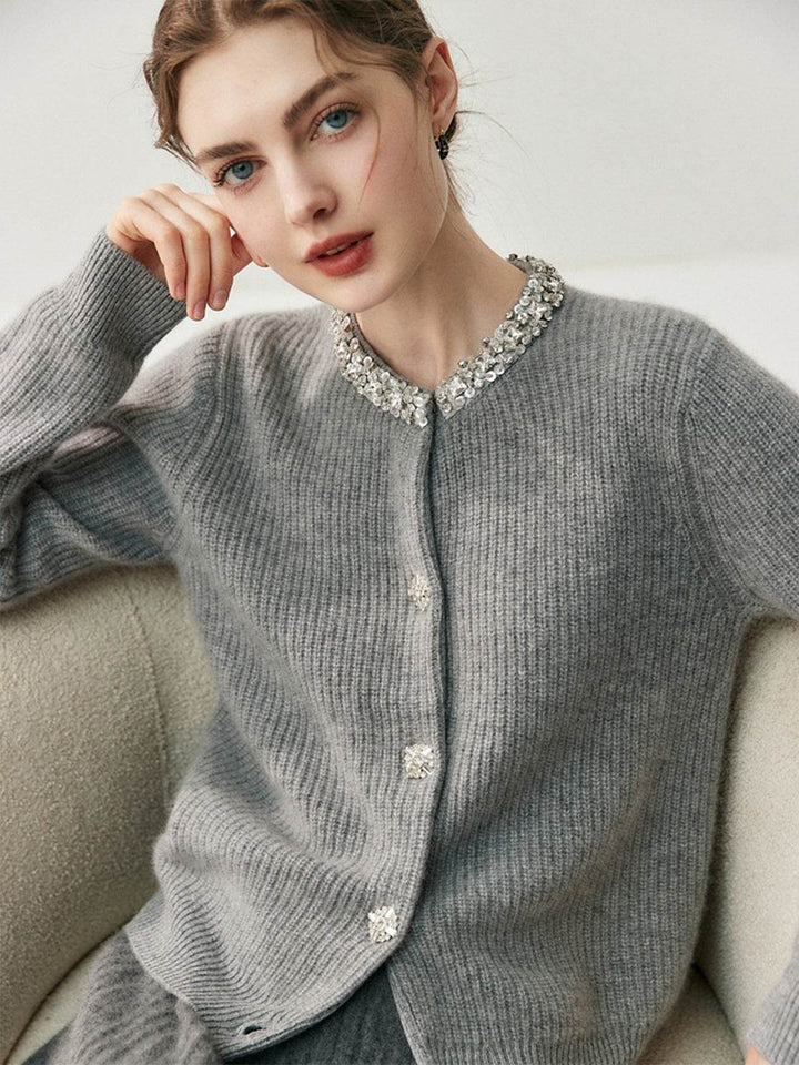 Cardigan elegante da donna abbottonato sul davanti