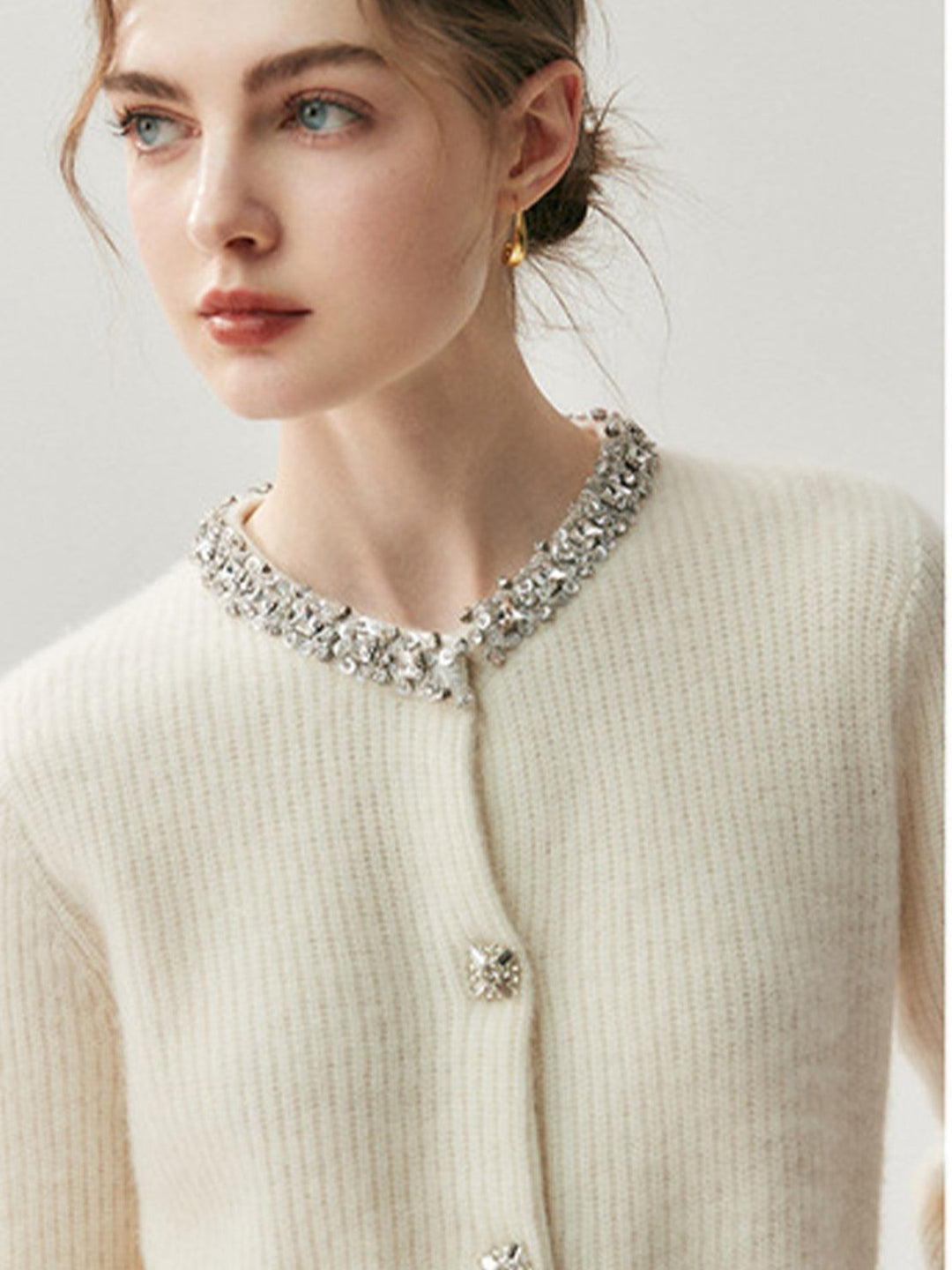 Cardigan elegante da donna abbottonato sul davanti