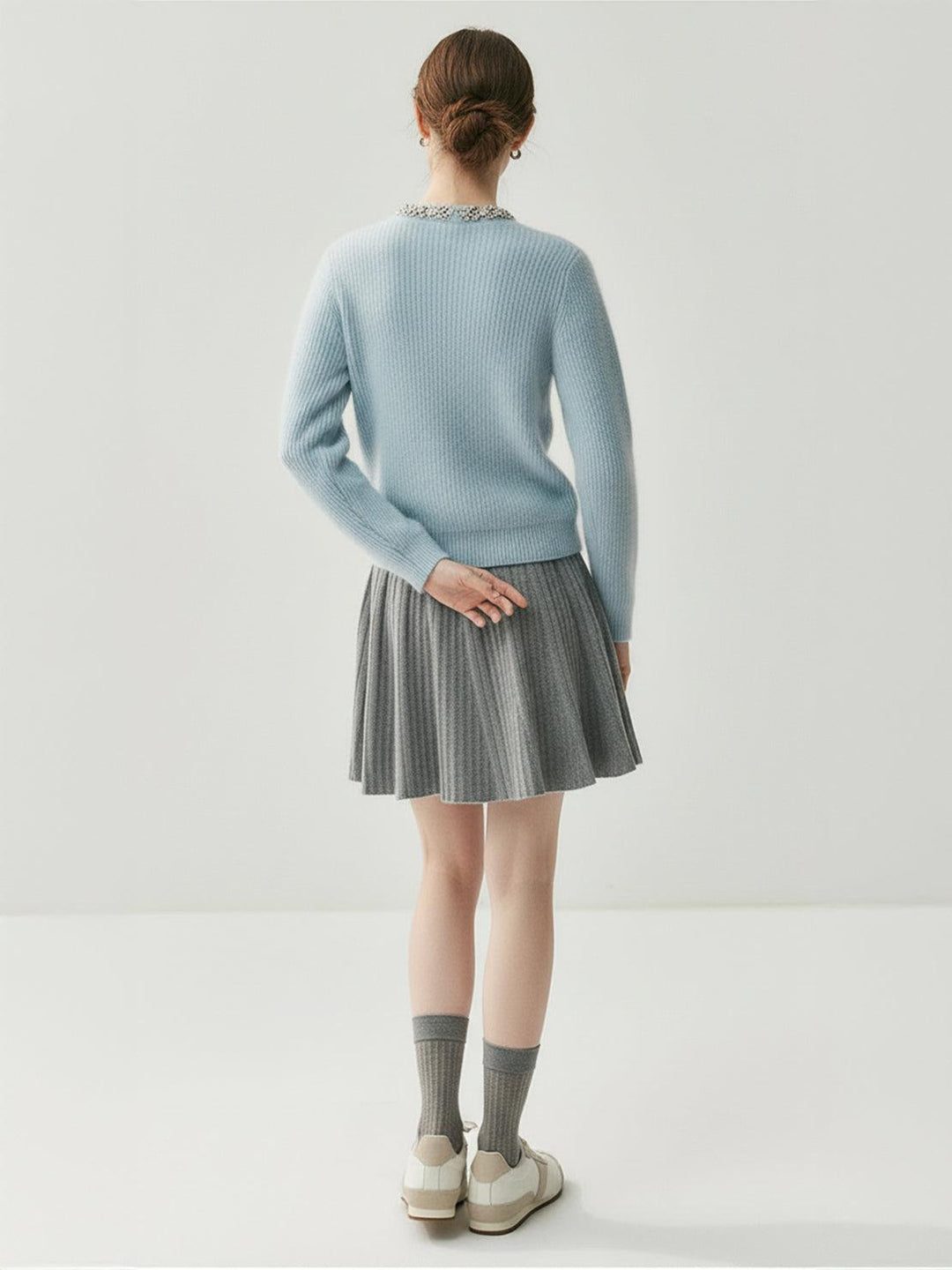 Cardigan elegante da donna abbottonato sul davanti