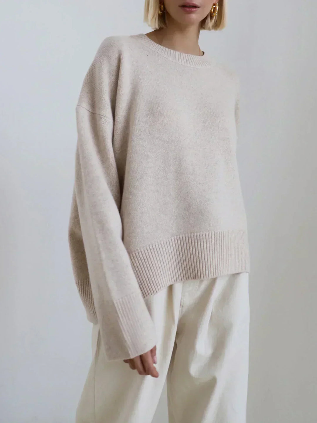 Dámský oversized svetr s kulatým výstřihem