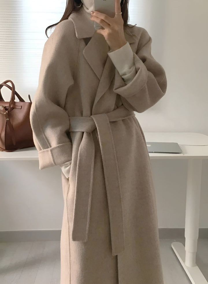 Abrigo cruzado elegante para mujer con solapas y cinturón