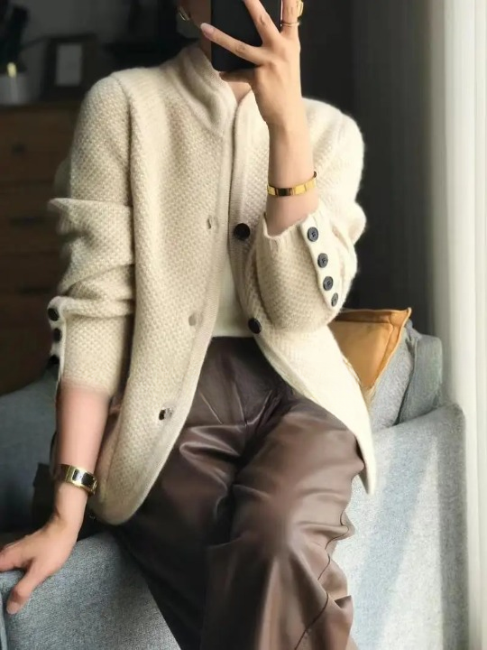 Elegantní dámský texturovaný kardigan na knoflíky