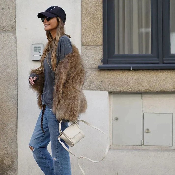 Cappotto oversize in pelliccia sintetica da donna per l'inverno