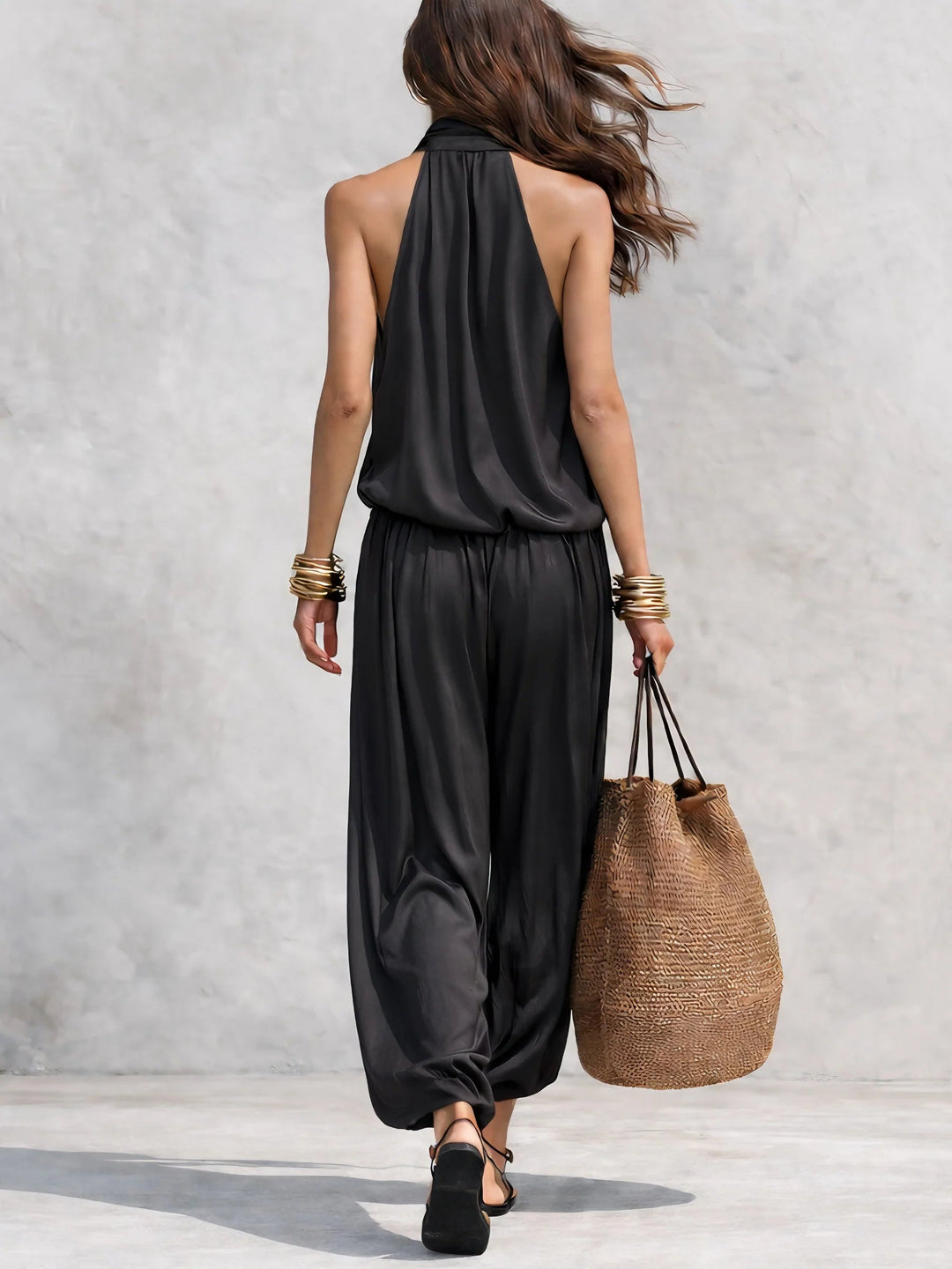Tuta sarouel in raso nero da donna