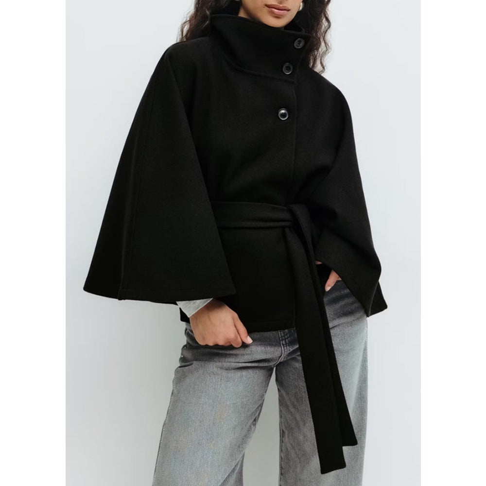 Elegant cape-kappa för kvinnor med ståkrage och skärp