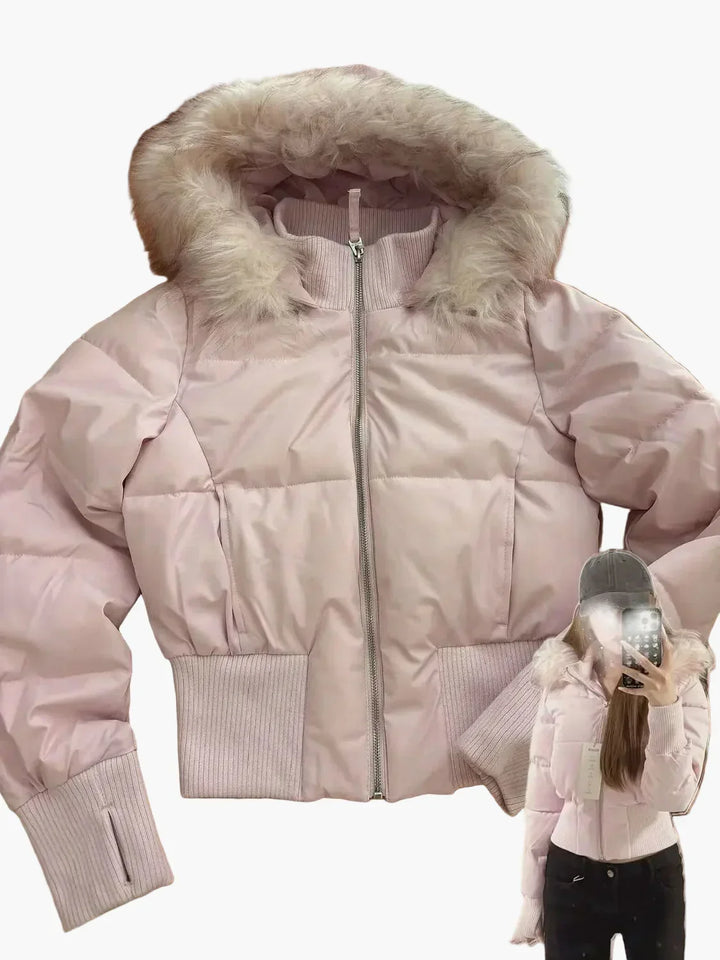 Cappotto invernale da donna con cappuccio e bordo in pelliccia sintetica