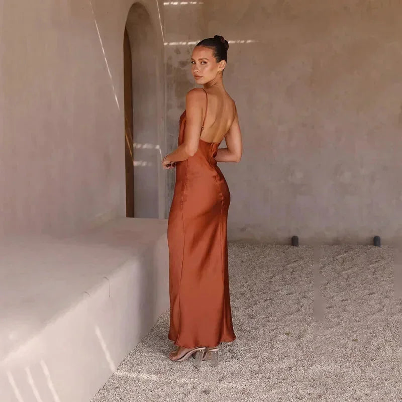 Robe Longue Satin Femme Col Bénitier Sans Manches