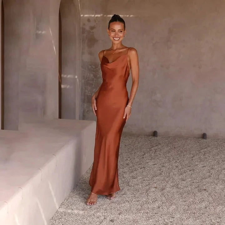 Robe Longue Satin Femme Col Bénitier Sans Manches