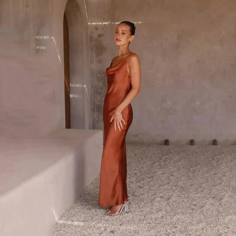 Robe Longue Satin Femme Col Bénitier Sans Manches