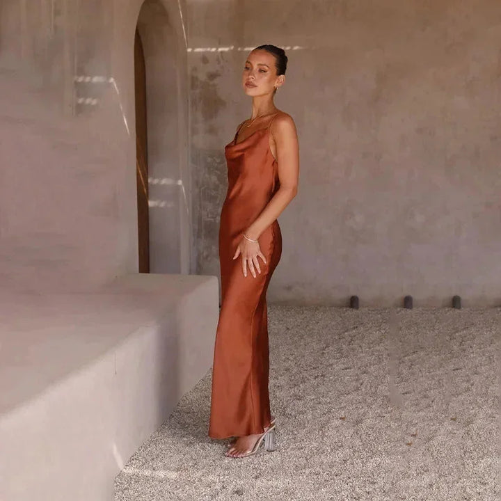 Robe Longue Satin Femme Col Bénitier Sans Manches