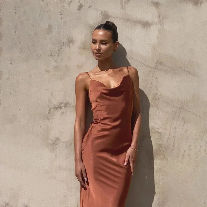 Robe Longue Satin Femme Col Bénitier Sans Manches