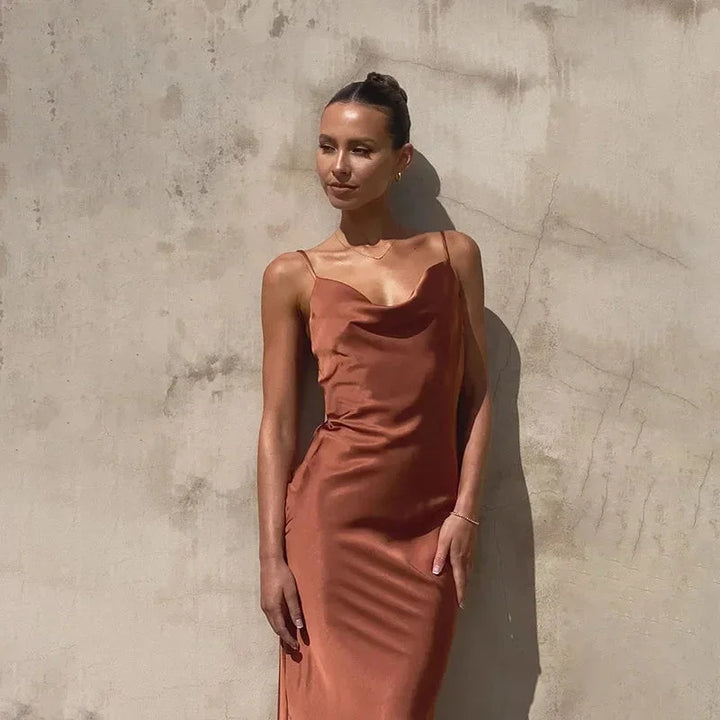 Robe Longue Satin Femme Col Bénitier Sans Manches